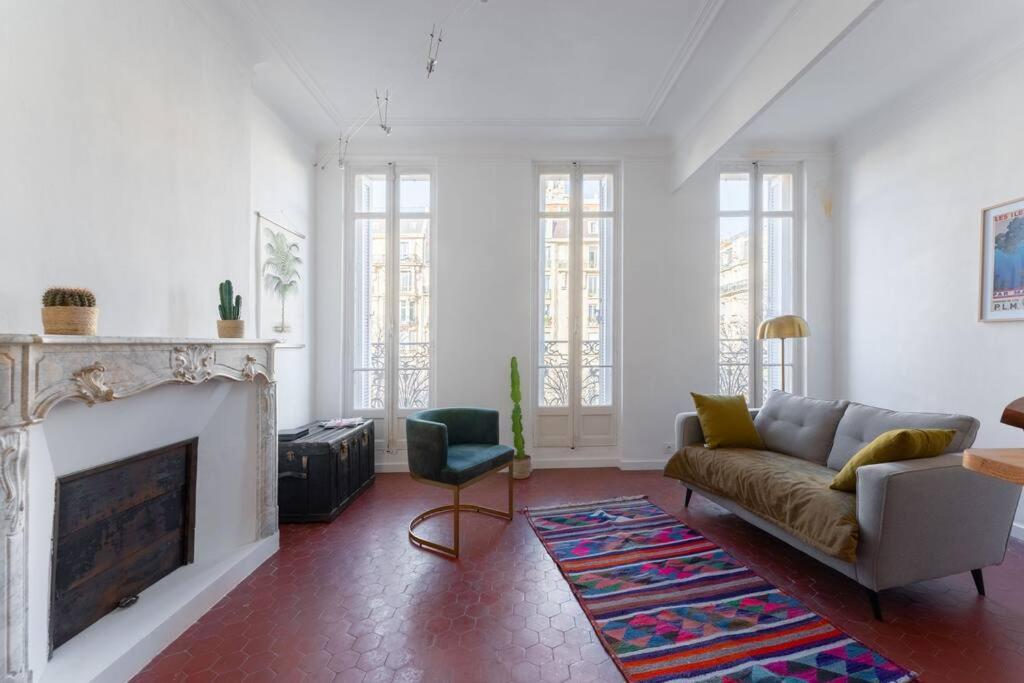 Superbe Appart, Central, Petit Balcon & Vue Place Marseille Exterior photo