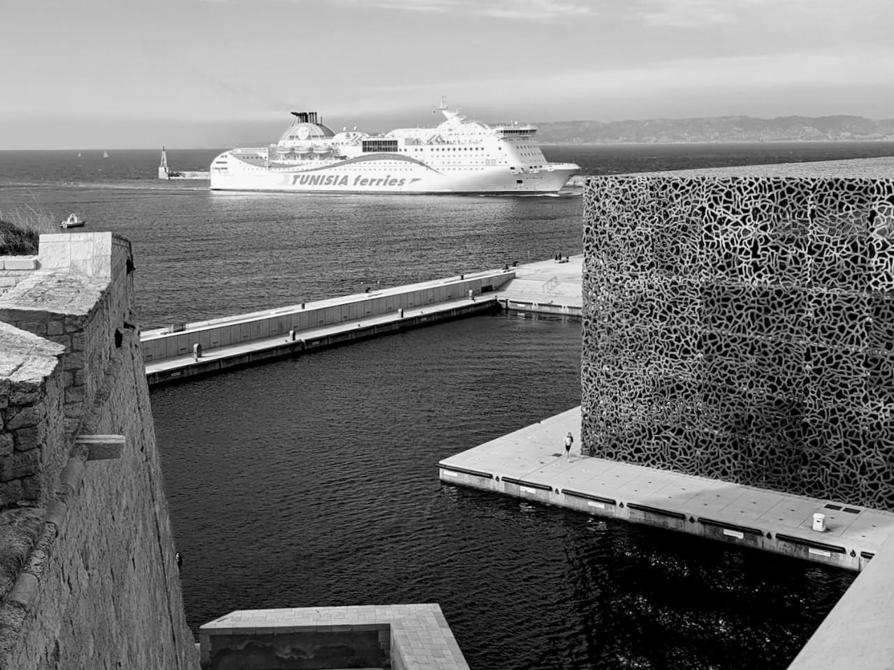 Superbe Appart, Central, Petit Balcon & Vue Place Marseille Exterior photo